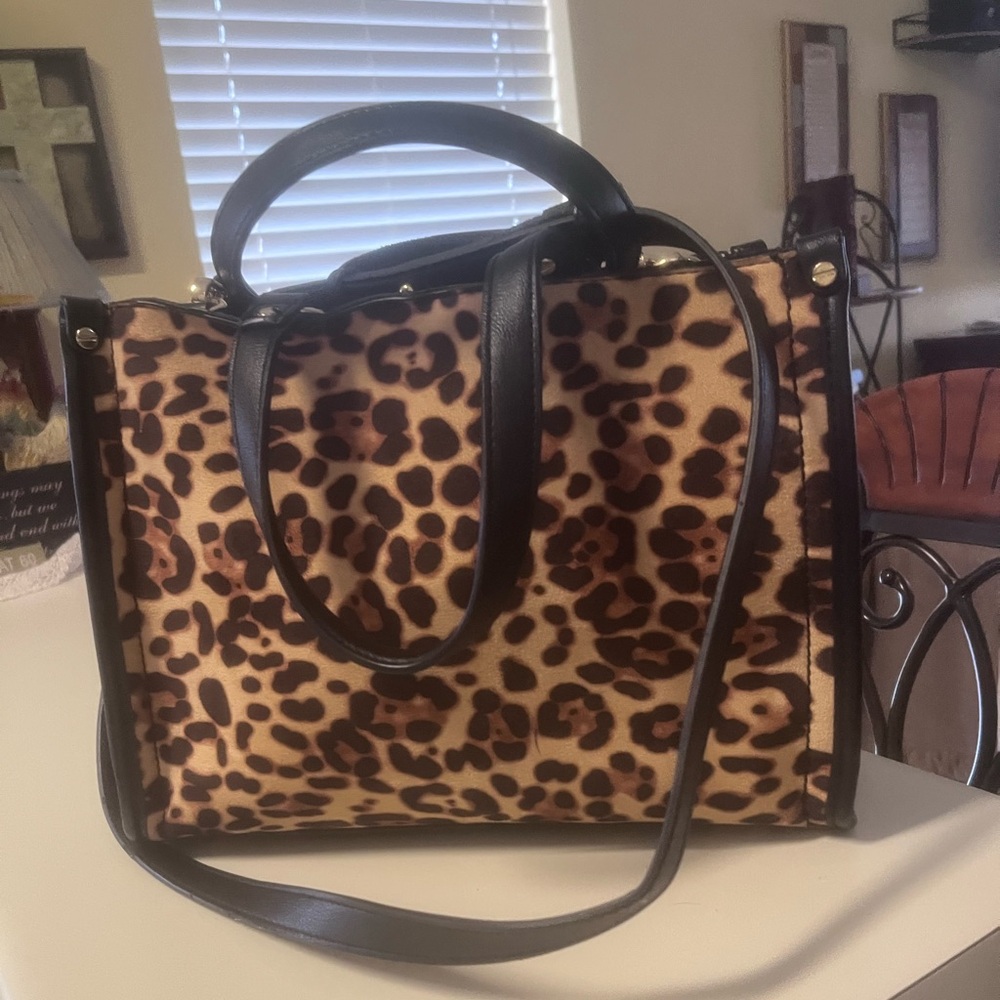 EUC🌺 INC Leopard Print Adorable Satchel/Crossbody